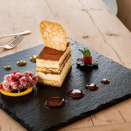 エンジアディーナ 4*